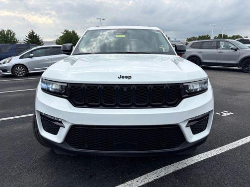 Bright White Clearcoat 2023 Jeep Grand Cherokee Limited