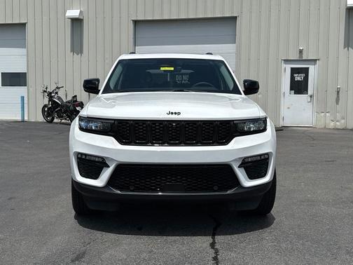 Bright White Clearcoat 2023 Jeep Grand Cherokee Limited