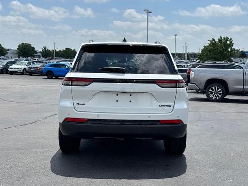 Bright White Clearcoat 2023 Jeep Grand Cherokee Limited