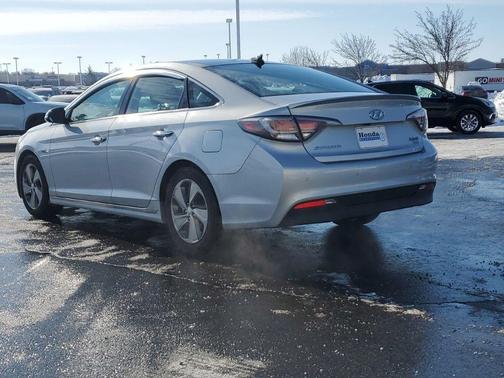 2017 Hyundai SONATA Hybrid Limited