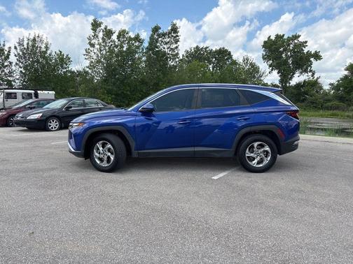 2022 Hyundai TUCSON SE