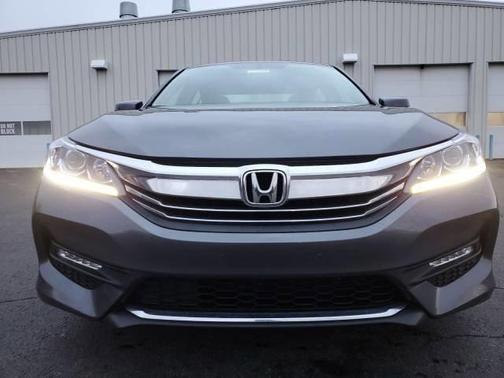 Photo 2 of 71 of 2017 Honda Accord EX-L