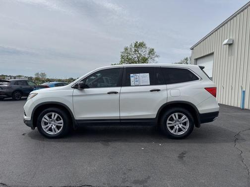 White Diamond Pearl 2017 Honda Pilot LX