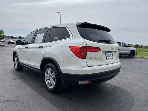 White Diamond Pearl 2017 Honda Pilot LX