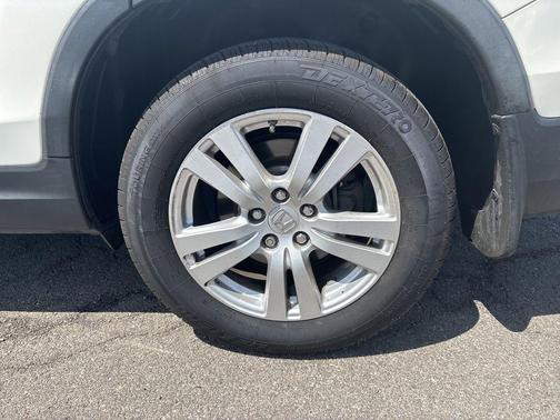 White Diamond Pearl 2017 Honda Pilot LX