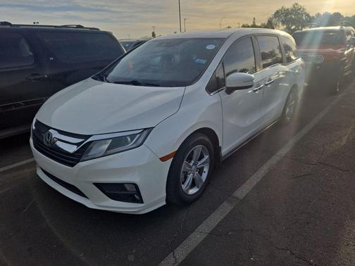 White Diamond Pearl 2018 Honda Odyssey EX-L