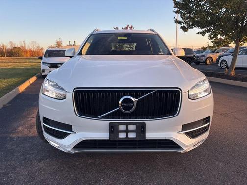 2019 Volvo XC90 T6 Momentum