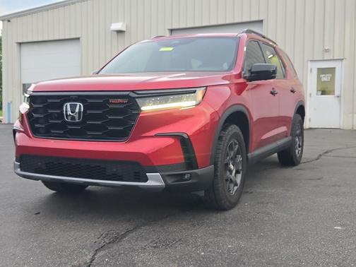 Radiant Red Metallic II 2024 Honda Pilot TrailSport