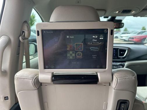 Granite Crystal Clearcoat Metallic 2018 Chrysler Pacifica Touring-L Plus