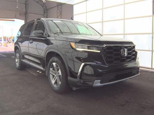 Crystal Black Pearl 2023 Honda Pilot EX-L 7-Passenger