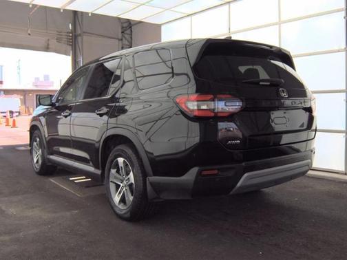 Crystal Black Pearl 2023 Honda Pilot EX-L 7-Passenger