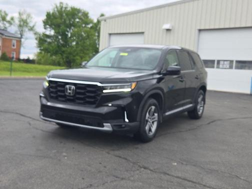 Crystal Black Pearl 2023 Honda Pilot EX-L 7-Passenger