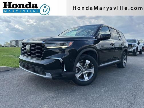 Crystal Black Pearl 2023 Honda Pilot EX-L 7-Passenger