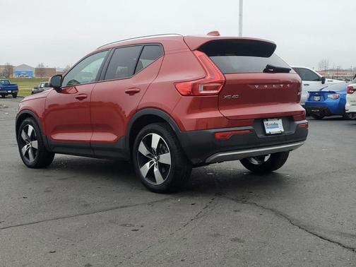 2021 Volvo XC40 T5 Momentum