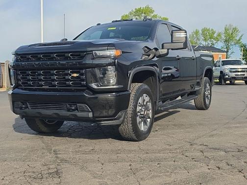 Mosaic Black Metallic 2022 Chevrolet Silverado 2500 Custom