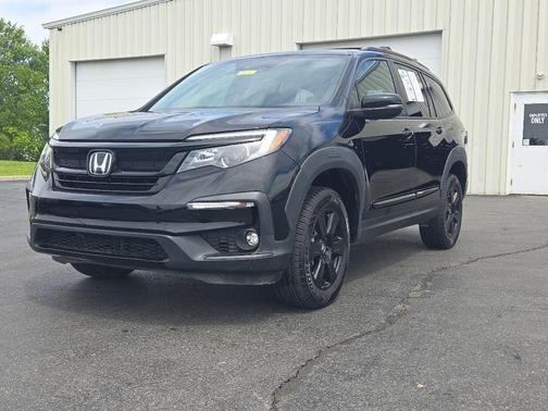 Crystal Black Pearl 2022 Honda Pilot TrailSport