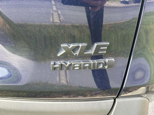 2023 Toyota RAV4 Hybrid XLE Premium