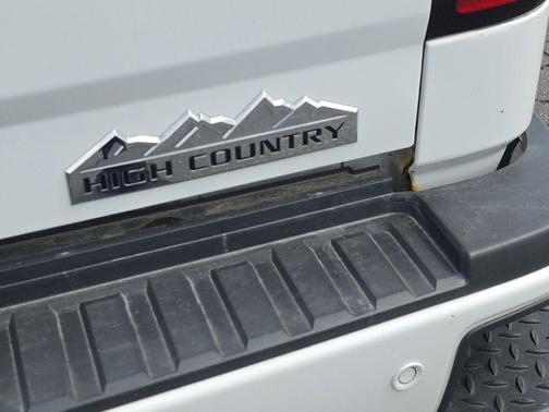 Summit White 2017 Chevrolet Silverado 2500 High Country