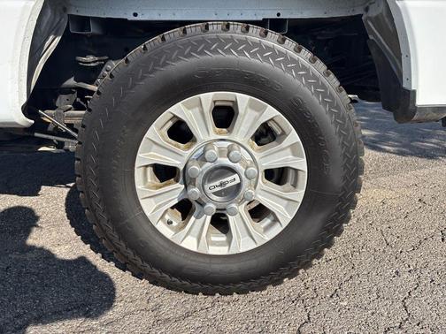 Oxford White 2022 Ford F-350 XLT