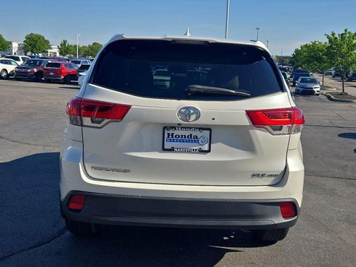 Blizzard Pearl 2019 Toyota Highlander XLE