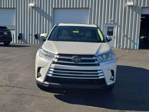 Blizzard Pearl 2019 Toyota Highlander XLE