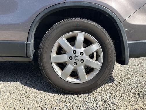 Urban Titanium Metallic 2011 Honda CR-V SE