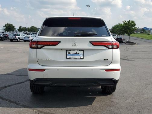2024 Mitsubishi Outlander SE Black Edition