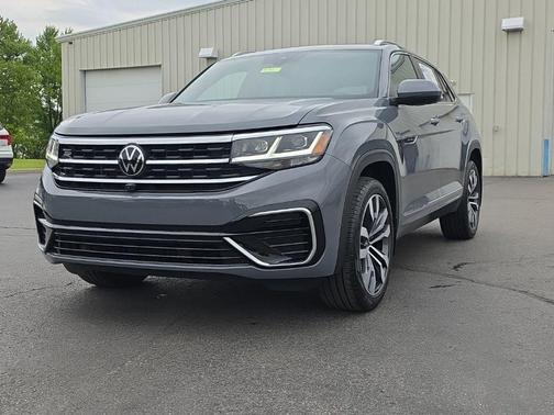 Pure Gray 2023 Volkswagen Atlas Cross Sport 3.6L V6 SEL Premium R-Line