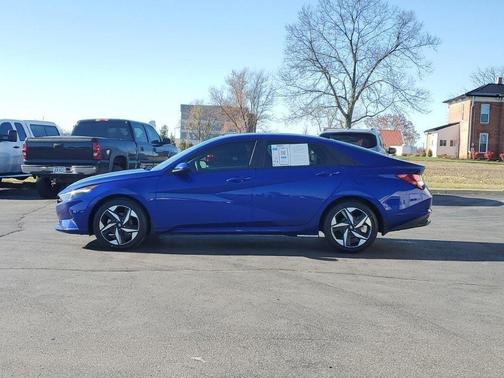 2023 Hyundai ELANTRA SEL