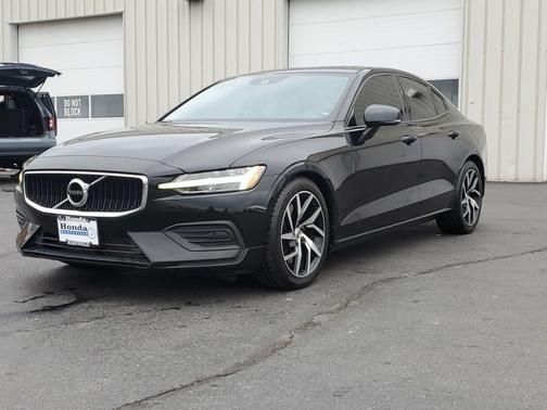 2020 Volvo S60 T6 Momentum