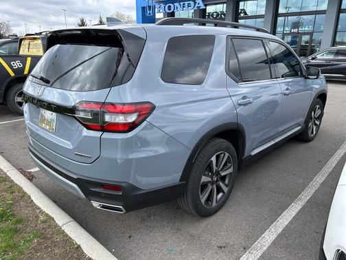 Sonic Gray Pearl 2025 Honda Pilot Touring