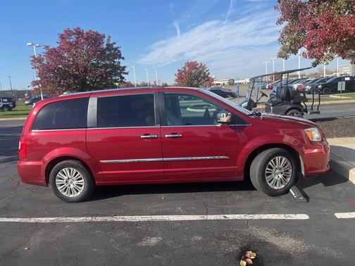 2013 Chrysler Town & Country Limited