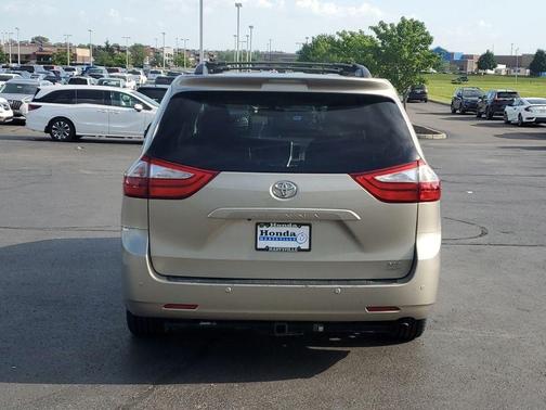 2015 Toyota Sienna XLE