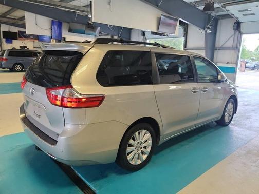 2015 Toyota Sienna XLE