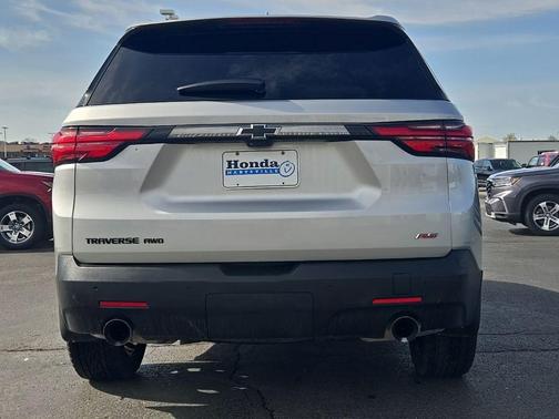 Silver Ice Metallic 2022 Chevrolet Traverse RS