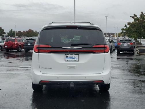 2021 Chrysler Pacifica Touring-L