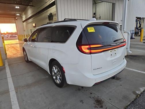 2021 Chrysler Pacifica Touring-L