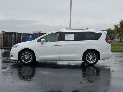 2021 Chrysler Pacifica Touring-L