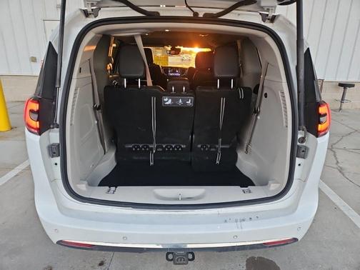 2021 Chrysler Pacifica Touring-L