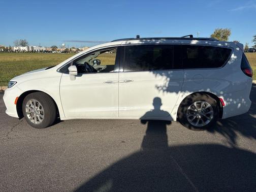 2021 Chrysler Pacifica Touring-L