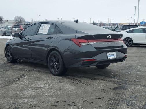 2022 Hyundai ELANTRA SEL