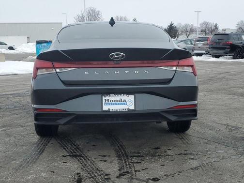 2022 Hyundai ELANTRA SEL