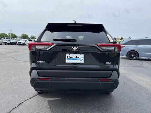 Midnight Black Metallic 2019 Toyota RAV4 XLE