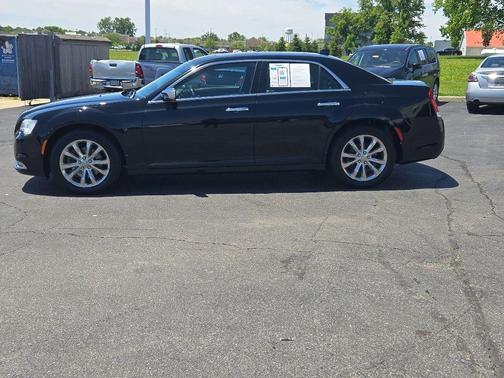 Gloss Black 2017 Chrysler 300C Base