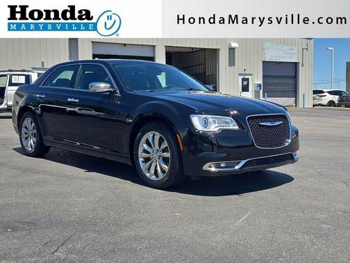 Gloss Black 2017 Chrysler 300C Base