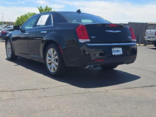 Gloss Black 2017 Chrysler 300C Base