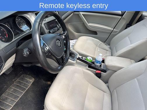 2015 Volkswagen Golf Auto TSI SE