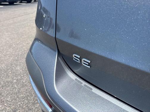 Platinum Gray Metallic 2022 Volkswagen Taos 1.5T SE