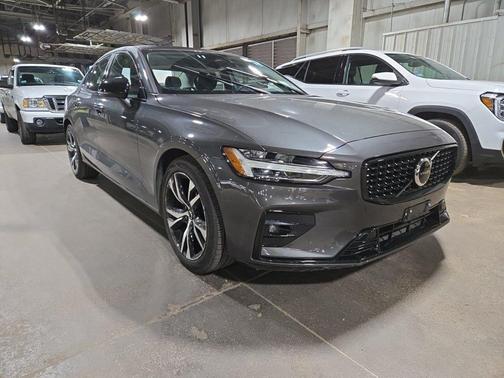 2024 Volvo S60 B5 Core Dark Theme
