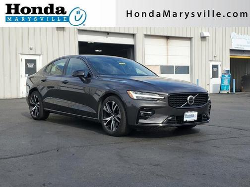 2024 Volvo S60 B5 Core Dark Theme